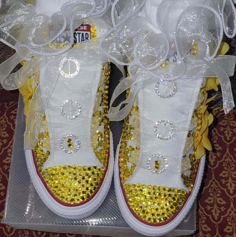 Converse Kids White and Yellow Embellished Shoes - Picture 4 of 6